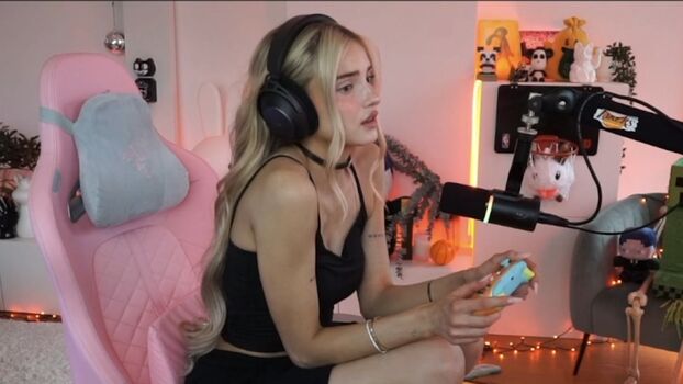 Honeypuu  page leaked private photo uncensored HD quality