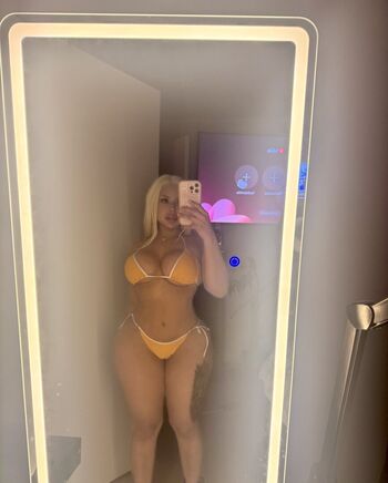 Iluvcinnie leaked private photo uncensored HD quality