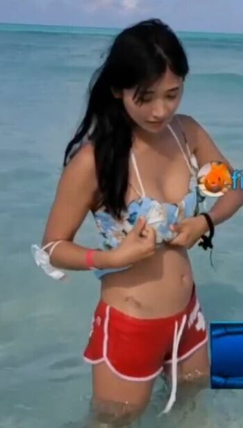 Jinnytty leaked private photo uncensored HD quality
