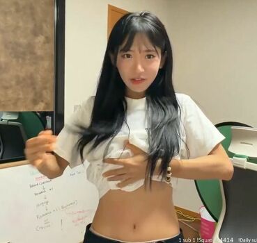 Jinnytty leaked private photo uncensored HD quality