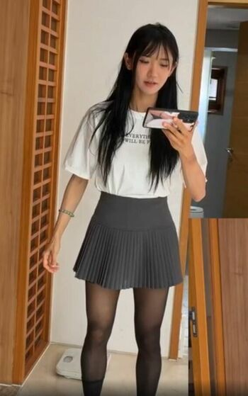 Jinnytty leaked private photo uncensored HD quality