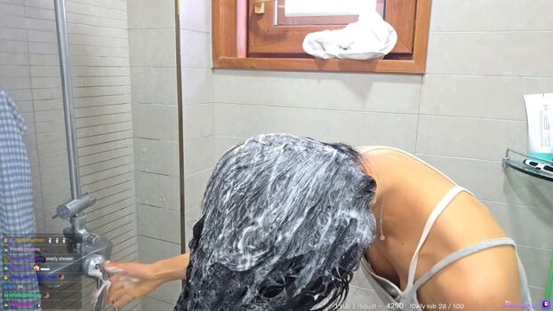 Jinnytty leaked private photo uncensored HD quality