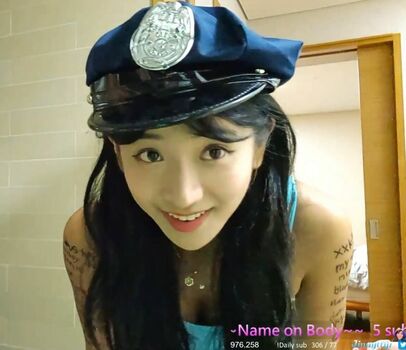 Jinnytty leaked private photo uncensored HD quality