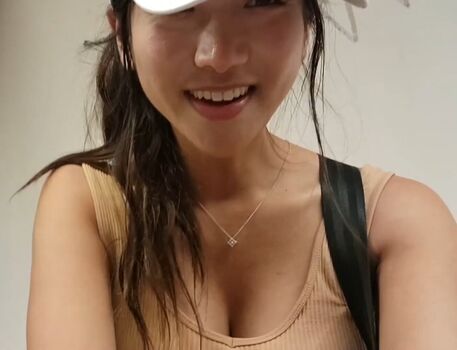 Jinnytty leaked private photo uncensored HD quality