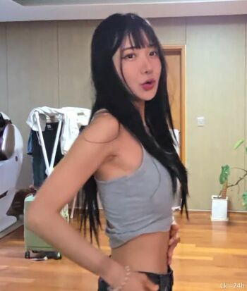 Jinnytty leaked private photo uncensored HD quality