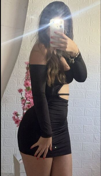 Kamisristow leaked private photo uncensored HD quality