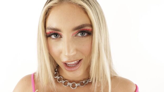 Kayley gunner  page leaked private photo uncensored HD quality