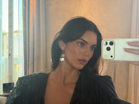 Kendall jenner  page leaked private photo uncensored HD quality