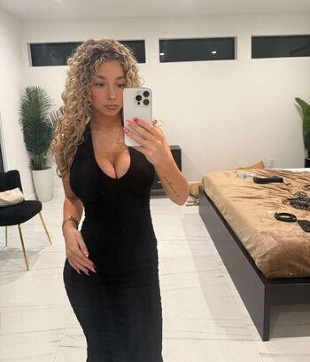 Kira pregiato  page leaked private photo uncensored HD quality