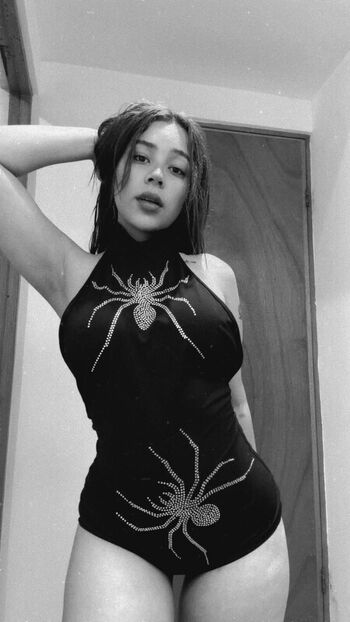 Lady pays leaked private photo uncensored HD quality