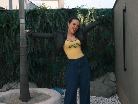 Larissa manoela page leaked private photo uncensored HD quality