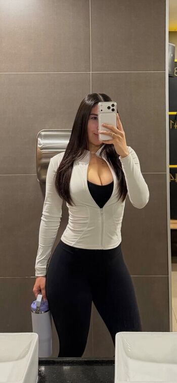 Lauraav leaked private photo uncensored HD quality