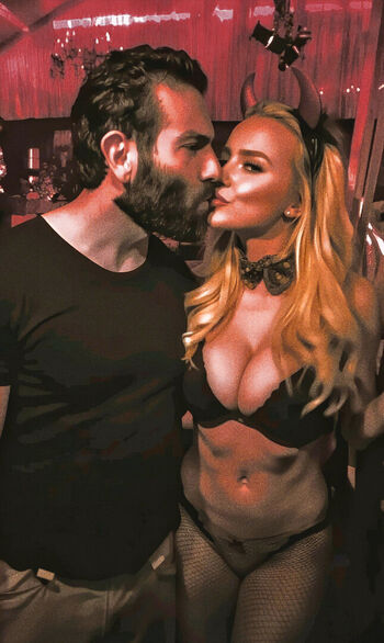 Lindsey pelas  page leaked private photo uncensored HD quality