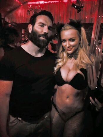 Lindsey pelas  page leaked private photo uncensored HD quality