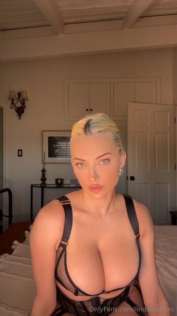 Lindsey pelas  page leaked private photo uncensored HD quality