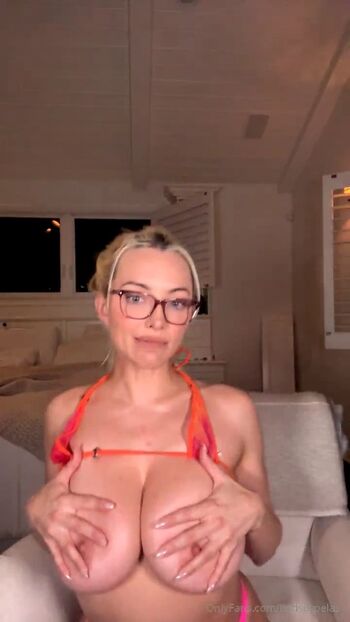 Lindsey pelas  page leaked private photo uncensored HD quality