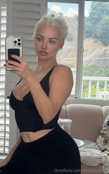 Lindsey pelas  page leaked private photo uncensored HD quality