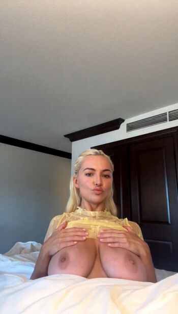 Lindsey pelas  page leaked private photo uncensored HD quality