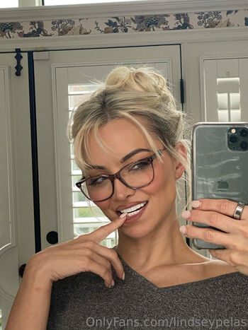 Lindsey pelas  page leaked private photo uncensored HD quality