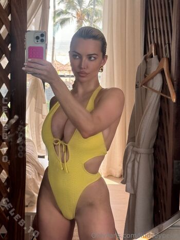 Lindsey pelas  page leaked private photo uncensored HD quality