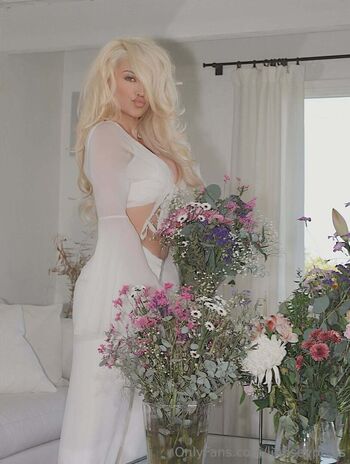 Lindsey pelas leaked private photo uncensored HD quality