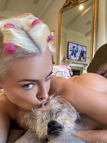 Lindsey pelas  page leaked private photo uncensored HD quality
