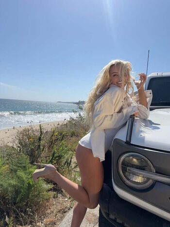 Lindsey pelas  page leaked private photo uncensored HD quality