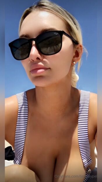 Lindsey pelas  page leaked private photo uncensored HD quality