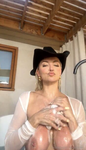 Lindsey pelas  page leaked private photo uncensored HD quality