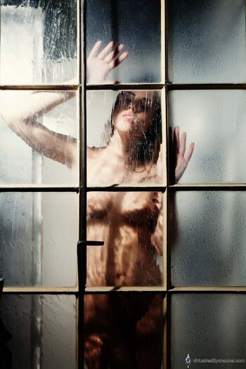 Little caprice  page leaked private photo uncensored HD quality