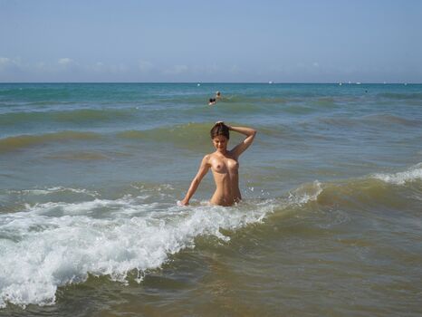 Little caprice  page leaked private photo uncensored HD quality