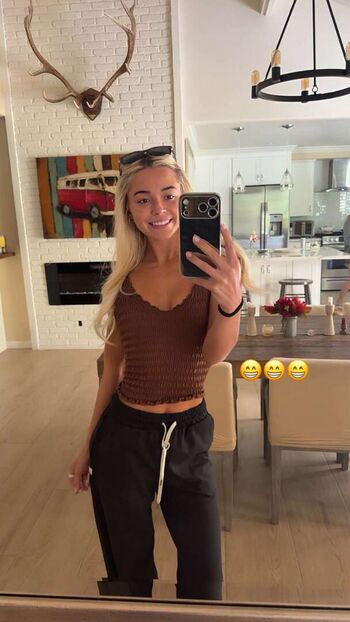Livvy dunne  page leaked private photo uncensored HD quality