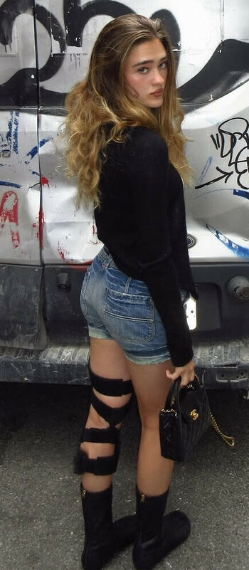 Lizzy greene  page leaked private photo uncensored HD quality