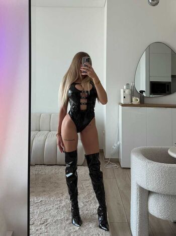 Loeni hadi leaked private photo uncensored HD quality