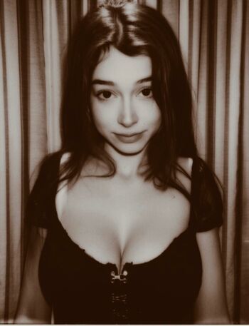 Makoshake  page leaked private photo uncensored HD quality