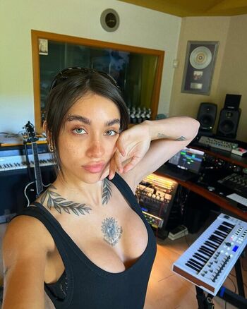 Maria becerra page leaked private photo uncensored HD quality