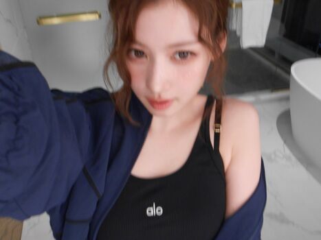 Minatozaki sana page leaked private photo uncensored HD quality