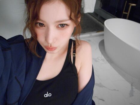 Minatozaki sana page leaked private photo uncensored HD quality