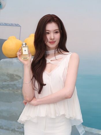 Minatozaki sana page leaked private photo uncensored HD quality