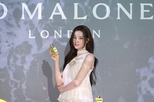 Minatozaki sana page leaked private photo uncensored HD quality