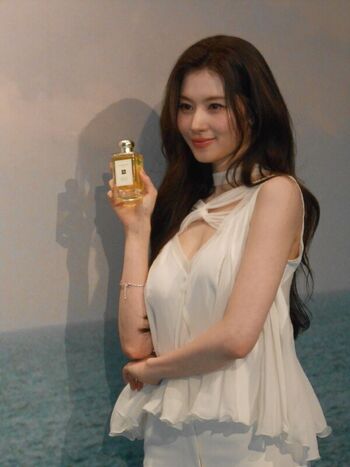 Minatozaki sana page leaked private photo uncensored HD quality