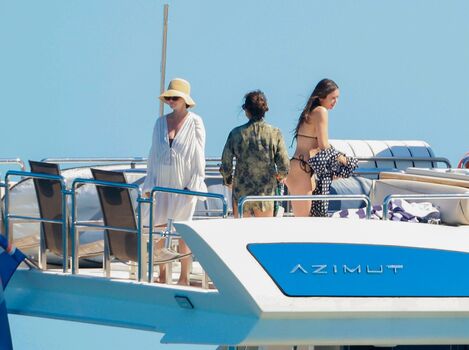 Nina dobrev page leaked private photo uncensored HD quality