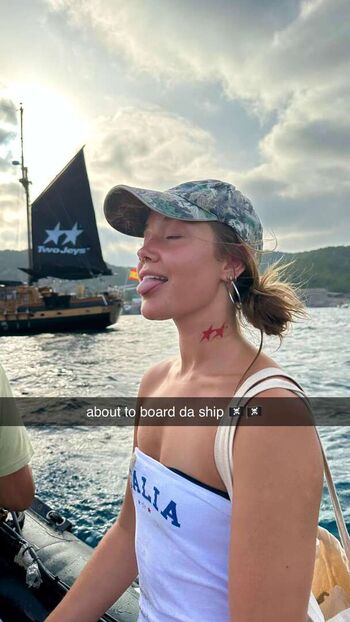 Olivia ponton page leaked private photo uncensored HD quality