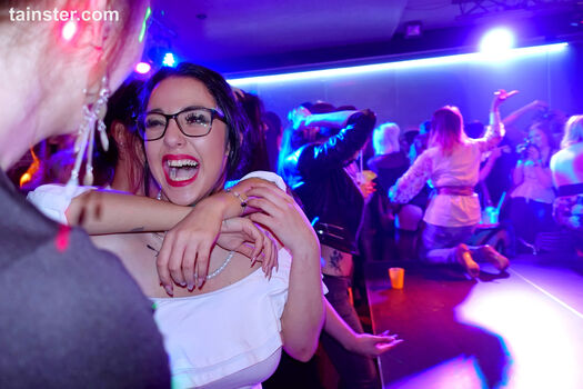 Party hardcore model thread page leaked private photo uncensored HD quality