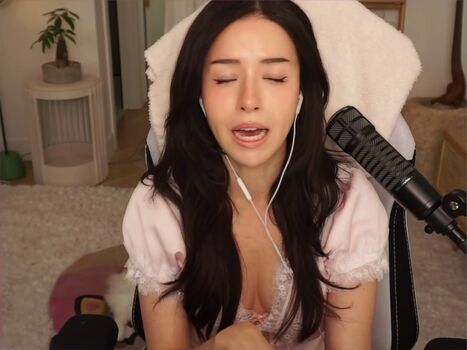 Pokimane  page leaked private photo uncensored HD quality