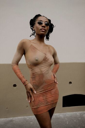 Quenlin blackwell leaked private photo uncensored HD quality