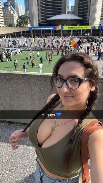 Qveenjulia leaked private photo uncensored HD quality