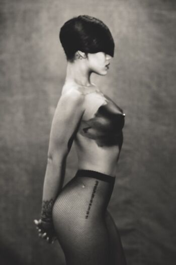 Rihanna  page leaked private photo uncensored HD quality