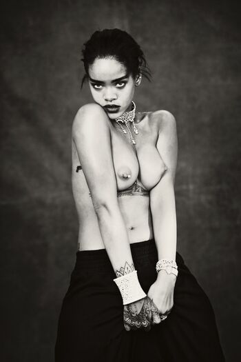 Rihanna  page leaked private photo uncensored HD quality