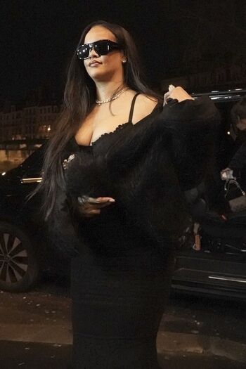 Rihanna  page leaked private photo uncensored HD quality